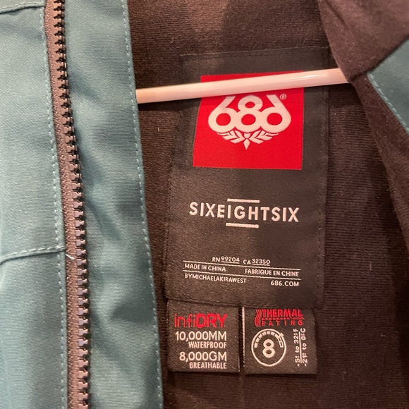 686 women coat, medium, ski jacket - Picture 2 of 4